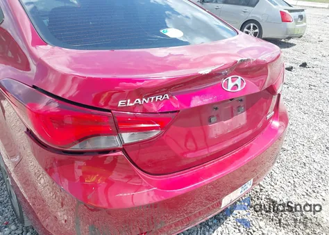 2016 Hyundai Elantra Limited z USA, uszkodzony, nr VIN 5NPDH4AE6GH654865